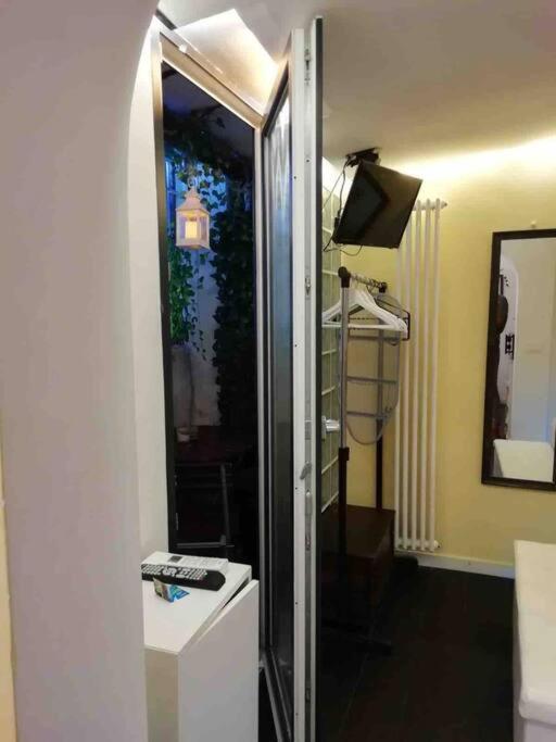 Little Gem In Trevi Fountain Apartment Rom